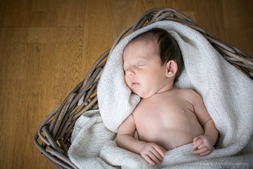 photographe de portrait de naissance à Marseille, portrait de bébé et de nouveau né